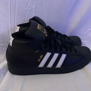 loose laced adidas high tops